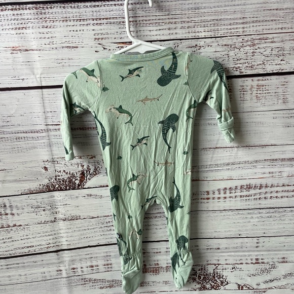 Kyte Baby // Sage Shark Bamboo Footie with Foldover Mitten Cuffs - Picture 6 of 7